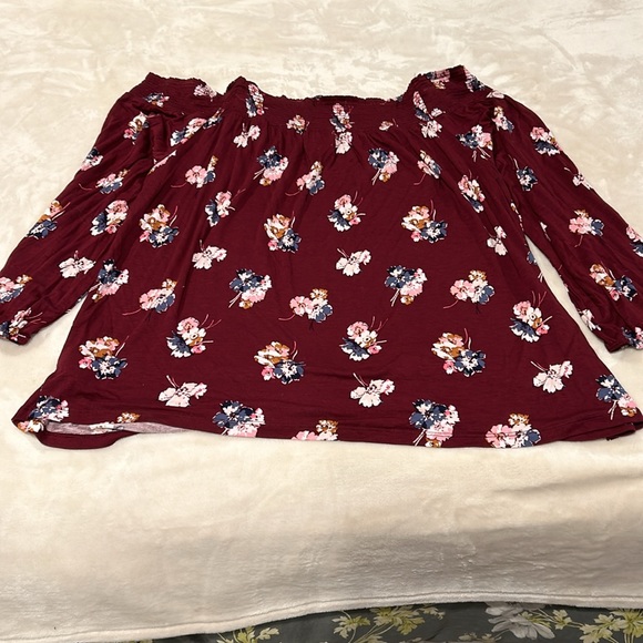 ⚡️Closet Cleanout⚡️ Off the Shoulder Top - Picture 4 of 5